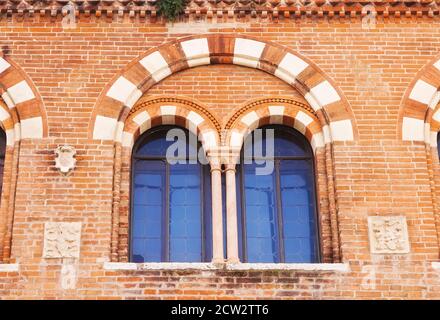 Détails de fenêtre de la Maison des marchands, Vérone, Italie Banque D'Images