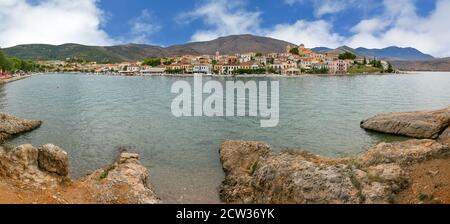Panorama de la ville pittoresque de Galaxidi, Phosis, Grèce. Banque D'Images