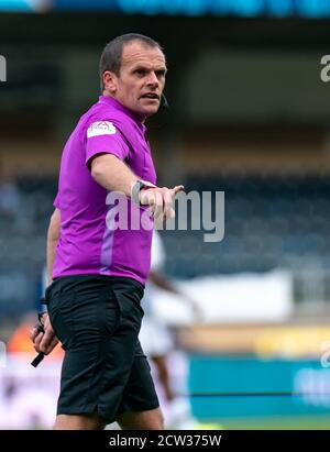 High Wycombe, Royaume-Uni. 26 septembre 2020. Arbitre Geoff Eltringham lors du match de championnat Sky Bet entre Wycombe Wanderers et Swansea City à Adams Park, High Wycombe, Angleterre, le 26 septembre 2020. Photo de Liam McAvoy. Crédit : Prime Media Images/Alamy Live News Banque D'Images