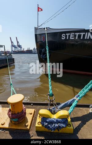 Ancien brise-glace à vapeur Stettin situé dans le port d'Oevelgoenne, sur l'Elbe à Hambourg, en Allemagne Banque D'Images