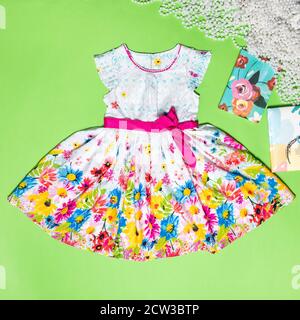 Robe D Ete A Carreaux Et Couches En Dentelle Pour Bebe Fille Robes D Anniversaire Princesse Pour Enfant Vue Du Dessus Des Vetements Photo Stock Alamy