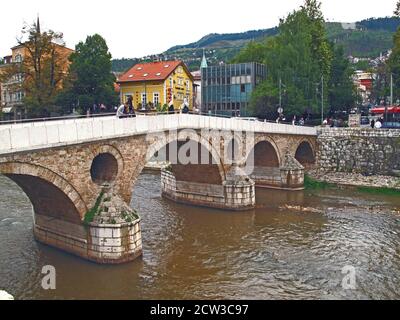 Pont latin au-dessus de la rivière Miljacka à Sarajevo. Lieu de l'assassinat de l'archiduc François Ferdinand d'Autriche par Gavrilo Princip en 1914 Banque D'Images