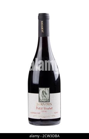 Guilin, Chine 23 mars 2020 UNE bouteille de Jervois petit Verdot. Vin rouge importé du sud de l'Australie, isolé sur fond blanc Banque D'Images