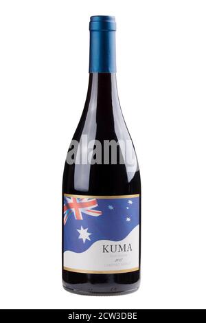 Guilin, Chine 23 mars 2020 UNE bouteille de Merlot de Kuma Cabernet. Vin rouge importé du sud de l'Australie, isolé sur fond blanc Banque D'Images