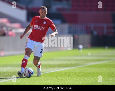 Ashton Gate Stadium, Bristol, Royaume-Uni. 27 septembre 2020. Championnat de football de la Ligue anglaise de football, Bristol City contre Sheffield mercredi; Jack Hunt de Bristol City contrôle le ballon Credit: Action plus Sports/Alay Live News Banque D'Images