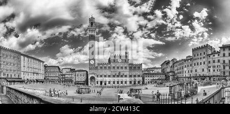 Sienne, ITALIE - 22 JUIN : vue panoramique sur la Piazza del Campo, l'une des plus grandes places médiévales d'Europe et le principal monument de Sienne, Italie, le 22 juin 2 Banque D'Images