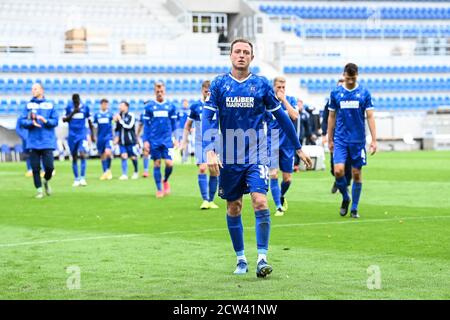 Karlsruhe, Allemagne. 27 septembre 2020. Robin Bormuth (KSC) remercie les fans. GES/football/2ème Bundesliga: Karlsruher SC - VfL Bochum, 09/27/2020 football/Soccer: 2ème Ligue allemande: Karlsruhe vs Bochum, Karlsruhe, 27 septembre 2020 | usage dans le monde crédit: dpa/Alay Live News Banque D'Images