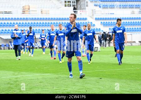 Karlsruhe, Allemagne. 27 septembre 2020. Robin Bormuth (KSC) remercie les fans. GES/football/2ème Bundesliga: Karlsruher SC - VfL Bochum, 09/27/2020 football/Soccer: 2ème Ligue allemande: Karlsruhe vs Bochum, Karlsruhe, 27 septembre 2020 | usage dans le monde crédit: dpa/Alay Live News Banque D'Images