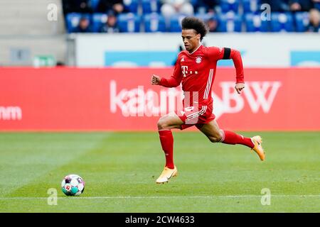 Sinsheim, Allemagne. 27 septembre 2020. Football: Bundesliga, TSG 1899 Hoffenheim - Bayern Munich, 2ème match, PreZero-Arena. Leroy Sane de Munich joue le ballon. Crédit : Uwe Anspach/dpa - REMARQUE IMPORTANTE : Conformément aux règlements de la DFL Deutsche Fußball Liga et de la DFB Deutscher Fußball-Bund, il est interdit d'exploiter ou d'exploiter dans le stade et/ou à partir du jeu pris des photos sous forme d'images de séquences et/ou de séries de photos de type vidéo./dpa/Alay Live News Banque D'Images