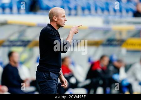 Sinsheim, Allemagne. 27 septembre 2020. Football: Bundesliga, TSG 1899 Hoffenheim - Bayern Munich, 2ème match, PreZero-Arena. L'entraîneur de Hoffenheim, Sebastian Hoeneß, donne des instructions. Crédit : Uwe Anspach/dpa - REMARQUE IMPORTANTE : Conformément aux règlements de la DFL Deutsche Fußball Liga et de la DFB Deutscher Fußball-Bund, il est interdit d'exploiter ou d'exploiter dans le stade et/ou à partir du jeu pris des photos sous forme d'images de séquences et/ou de séries de photos de type vidéo./dpa/Alay Live News Banque D'Images