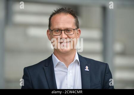 Jon Dutton PDG de la coupe du monde de rugby 2021 est interviewé par Dave Woods pour BBC Sport. Banque D'Images