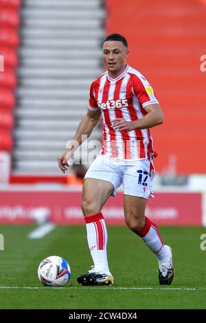 James Chester (12) de Stoke City avec le ballon Banque D'Images