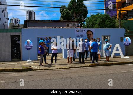 Recife, Brésil. 27 septembre 2020. Aujourd'hui commence la campagne électorale pour l'élection de 2020 en PE, les politiciens ont rencontré les dirigeants et fait une marche à vélo à Bairro da Torre, en PE. Credit: Marcelino Luis/FotoArena/Alay Live News Banque D'Images