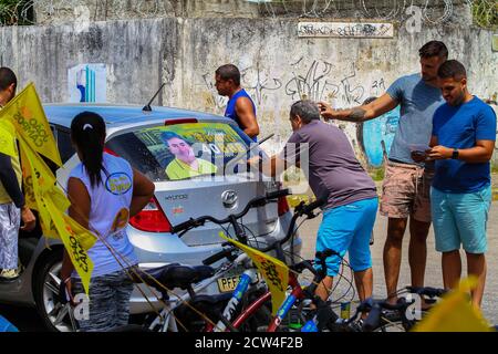 Recife, Brésil. 27 septembre 2020. Aujourd'hui commence la campagne électorale pour l'élection de 2020 en PE, les politiciens ont rencontré les dirigeants et fait une marche à vélo à Bairro da Torre, en PE. Credit: Marcelino Luis/FotoArena/Alay Live News Banque D'Images