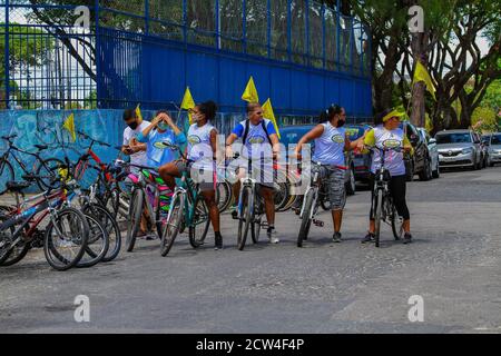 Recife, Brésil. 27 septembre 2020. Aujourd'hui commence la campagne électorale pour l'élection de 2020 en PE, les politiciens ont rencontré les dirigeants et fait une marche à vélo à Bairro da Torre, en PE. Credit: Marcelino Luis/FotoArena/Alay Live News Banque D'Images