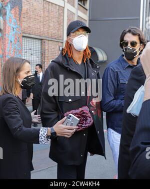 Milao, ITA. 27 septembre 2020. (INT) la semaine de la mode de Milan. 27 septembre 2020, Milan, Italie : la chanteuse Ghali était présente au défilé de collection d'été de la Maison Valentino à Milan. La célèbre Maison qui a toujours défilés à Paris cette fois-ci était présente à Milan, ce dimanche (27), en raison de la crise pandémique COVID 19. En janvier, Maison Valentino fera les défilés de Paris.Credit : Eliane Diotti/Thenews2 Credit: Eliane Diotti/TheNEWS2/ZUMA Wire/Alay Live News Banque D'Images