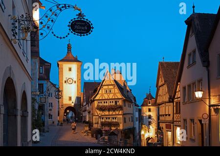 Rue Plönlein avec Sieberstor (à gauche) et Kobolzeller Tor (à droite), vieille ville, Rothenburg ob der Tauber, moyenne-Franconie, Bavière, Allemagne Banque D'Images