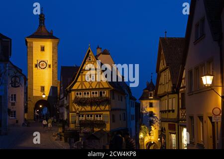 Rue Plönlein avec Sieberstor (à gauche) et Kobolzeller Tor (à droite), vieille ville, Rothenburg ob der Tauber, moyenne-Franconie, Bavière, Allemagne Banque D'Images