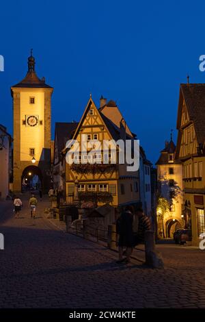 Rue Plönlein avec Sieberstor (à gauche) et Kobolzeller Tor (à droite), vieille ville, Rothenburg ob der Tauber, moyenne-Franconie, Bavière, Allemagne Banque D'Images