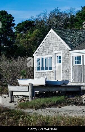 Bateau-maison rustique sur la côte de Cape Cod. Banque D'Images