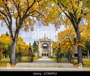 Basilique historique de Saint-Boniface en automne, Winnipeg, Manitoba, Canada. Banque D'Images