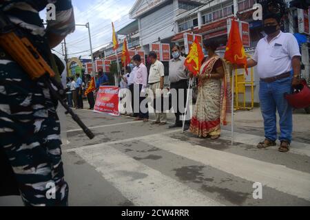 Les partisans et les dirigeants du CPIM protestent contre le projet de loi sur les agriculteurs 2020, sous la bannière AIKSCC (All India Kisan Sangharsh coordination Committee). Agartala, Tripura, Inde. Banque D'Images