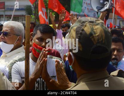 Les partisans et les dirigeants du CPIM protestent contre le projet de loi sur les agriculteurs 2020, sous la bannière AIKSCC (All India Kisan Sangharsh coordination Committee). Agartala, Tripura, Inde. Banque D'Images