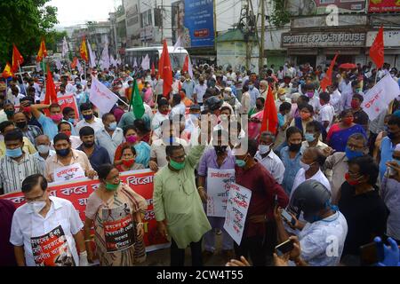 Les partisans et les dirigeants du CPIM protestent contre le projet de loi sur les agriculteurs 2020, sous la bannière AIKSCC (All India Kisan Sangharsh coordination Committee). Agartala, Tripura, Inde. Banque D'Images