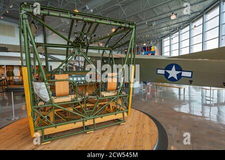 Texas, Lubbock, Silent Wings Museum, présente l'histoire du programme de planeur de la Seconde Guerre mondiale, CG-4A cockpit exposition, restauré CG-4A en arrière-plan Banque D'Images