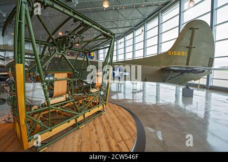 Texas, Lubbock, Silent Wings Museum, présente l'histoire du programme de planeur de la Seconde Guerre mondiale, CG-4A cockpit exposition, restauré CG-4A en arrière-plan Banque D'Images