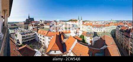 Brno (Brünn): Vue de la tour de l'ancien hôtel de ville à la cathédrale Saint-Pierre et Paul, le château de Spilberk, l'église Saint-Michel, la vieille ville dans la vieille ville, Jihomoravsky Banque D'Images