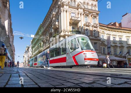 Brno (Brünn): Rue Masarykova, piétons, tramway dans la vieille ville, Jihomoravsky, Südmähren, Moravie du Sud, Tchèque Banque D'Images