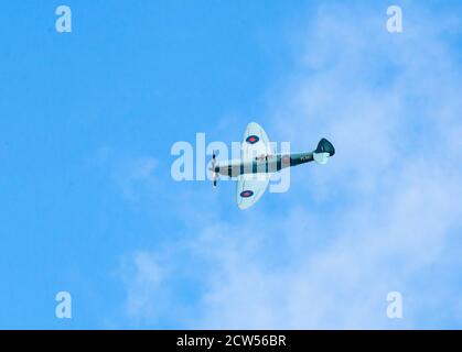 Avion de Spitfire vu pendant le NHS Spitfire flotte dedans Septembre 2020 sur Leighton Hospital Crewe Cheshire Angleterre Banque D'Images