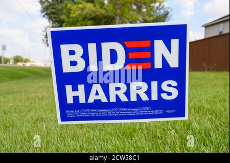 Stafford Texas - 27 septembre 2020 : On voit des panneaux d'élection de Biden Harris dans de nombreuses zones résidentielles au Texas Banque D'Images