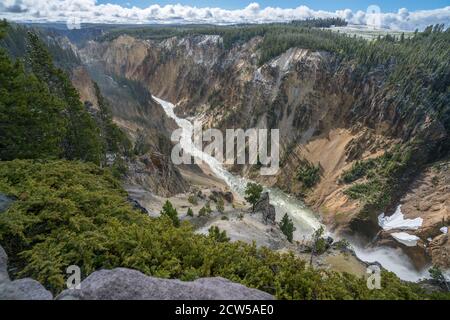 grand canyon de l'yellowston depuis le plateau nord vers wyoming aux états-unis Banque D'Images