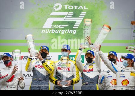 Nurburg, Allemagne. 27 septembre 2020. 99 Sims Alexander (gbr), Catsburg Nicky (nld), Yelloly Nick (gbr), Eng Philipp (aut), Rowe Racing, BMW M6 GT3, portrait célébrant la victoire pendant les 2020 24 heures de Nurburgring, sur le N..rburgring Nordschleife, du 24 au 27 septembre 2020 à Florburg, Allemagne - photo GDP / crédit: LM/DPPI/Florent Gooden/Alay Live News crédit: Gruppo Editoriale LiveMedia/Alay Live News Banque D'Images