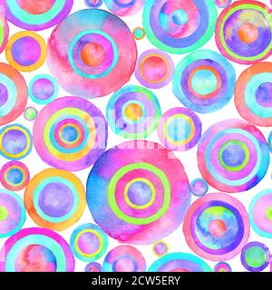 Cercles aquarelle multicolore motif sans couture. Arrière-plan aquarelle abstrait avec cercles colorés sur blanc. Texture en forme de rond dessinée à la main. PR Banque D'Images