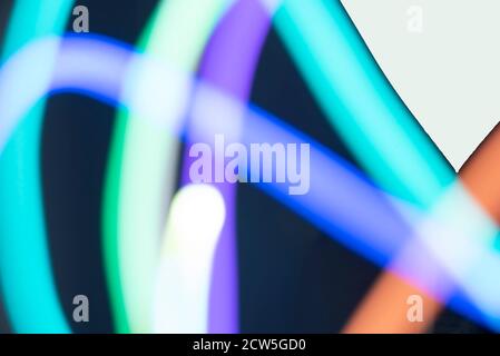 Arrière-plan abstrait de lumières tubulaires floues et colorées Banque D'Images