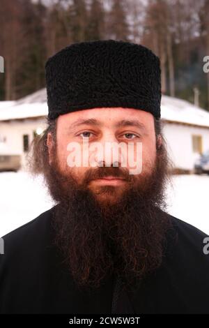 Le monastère chrétien orthodoxe de Nechit, dans le comté de Neamt, en Roumanie. Portrait de FR. Zenovie Grigore. Banque D'Images