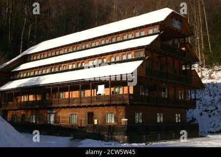 'Casa Pelerinului' (la maison du pèlerin)- logement au monastère chrétien orthodoxe de Nechit, dans le comté de Neamt, en Roumanie Banque D'Images