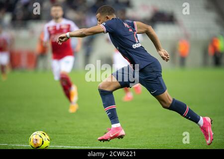 Paris, France. 27 septembre 2020. Kylian Mbappe de Paris Saint-Germain participe au match de la Ligue 1 entre Paris Saint Germain et Stade de Reims au Stade Auguste Delaune de Reims, France, le 27 septembre 2020. Crédit : Jack Chan/Xinhua/Alay Live News Banque D'Images