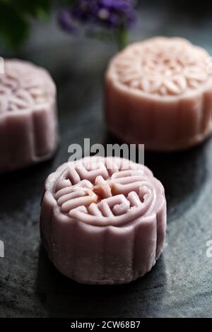 Gateau Chinois Sucre Sale Et De Haricots De Remplissage D œuf Sur Lave Photo Stock Alamy