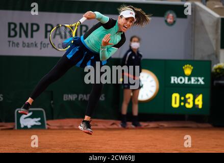 Johanna Konta de Grande-Bretagne en action contre Cari Gauff des États-Unis lors du premier tour au Roland Garros 2020, Grand Chelem tennis t. Banque D'Images