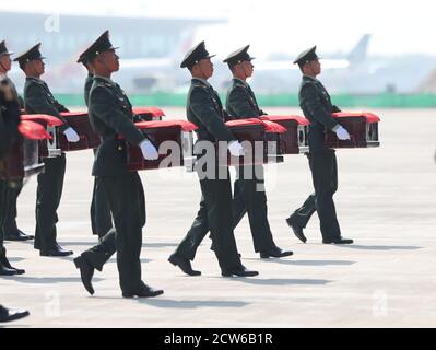 Shenyang, Chine. 27 septembre 2020. 117 restes de martyrs reviennent de la Corée du Sud à Shenyang, Liaoning, Chine le 27 septembre 2020.(photo de TPG/cnspotos) Credit: TopPhoto/Alay Live News Banque D'Images