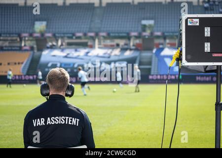 Aarhus, Danemark. 27 septembre 2020. Un assistant VAR vu pendant le match 3F Superliga entre Aarhus GF et Odense Boldklub au parc Ceres d'Aarhus. (Crédit photo : Gonzales photo/Alamy Live News Banque D'Images