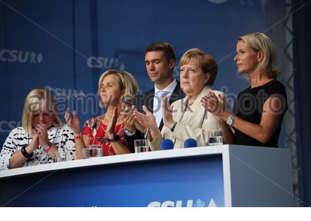 Angela Merkel s'exprimant à Erlangen, en Bavière, lors d'un tour de sifflet en Allemagne lors des élections générales fédérales en Allemagne en 2017 Banque D'Images