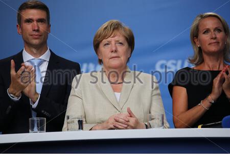 Angela Merkel s'exprimant à Erlangen, en Bavière, lors d'un tour de sifflet en Allemagne lors des élections générales fédérales en Allemagne en 2017 Banque D'Images