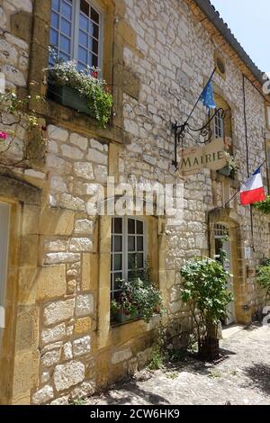 Monpazier, France juillet 2020 : Hôtel de ville de la bastide médiévale de Monpazier est la Dordogne Banque D'Images