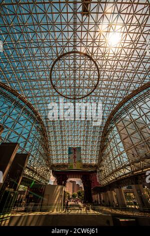 Le Motenashi Dome à l'entrée est de la gare de Kanazawa Banque D'Images