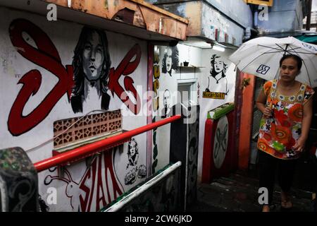 Bogor, Indonésie. 27 septembre 2020. Une vue d'un art sur le mur dans le village dessiné à Bogor, West Java, Indonésie, 27 septembre 2020. Le village densément peuplé adjacent à la rivière Ciliwung, indépendamment des résidents, a peint diverses figures, des personnages animaux et des vues sur les murs et les murs de la maison comme potentiel de tourisme dans le village. (Photo par Adriana/INA photo Agency) crédit: SIPA USA/Alay Live News Banque D'Images